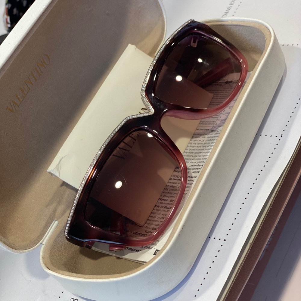 Authentic Valentino Tortoiseshell Sunglasses - image 5